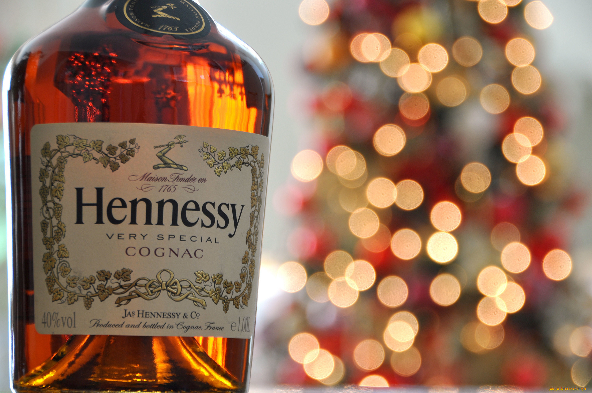 Hennessy. Hennessy (коньяк) лейбл. Джон Хеннесси. Бутылка коньяка Хеннесси. Коньяк Hennessy этикетка.